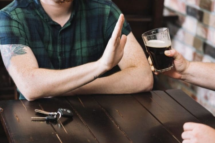 How to Stay Sober While Traveling or on Vacation (2025)